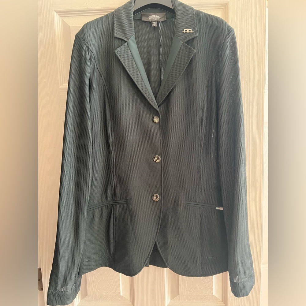 Alessandro Albanese AA Platinum Motion Lite Show Coat size XXL (14/16) like new!